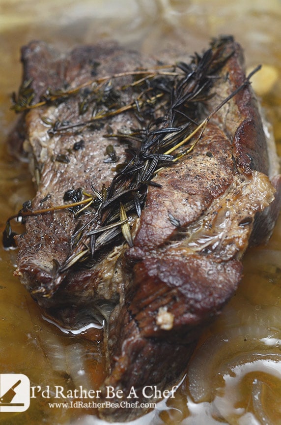 Braised boneless beef chuck roast recipe takes minutes to prepare and will fill your house with the most incredible aromas! Paleo, low carb and gluten free