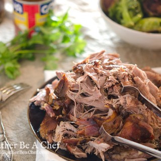 A super easy pulled pork recipe with 5 minutes of preparation, delicious adobo seasoning and a perfect dry rub.