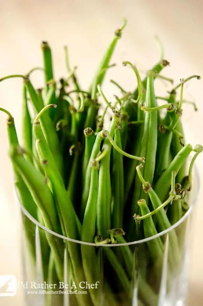 The key to a delicious haricot vert recipe is fresh ingredients. Look for haricot vert which still have the stems attached for the peak of freshness.