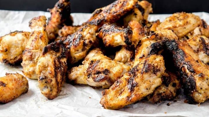 Tray of keto and low carb grilled chicken wings 