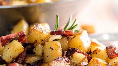 Mmm... I love homemade hash browns. Just a little bacon, fresh herbs and crispy cubed potatoes make it delicious!
