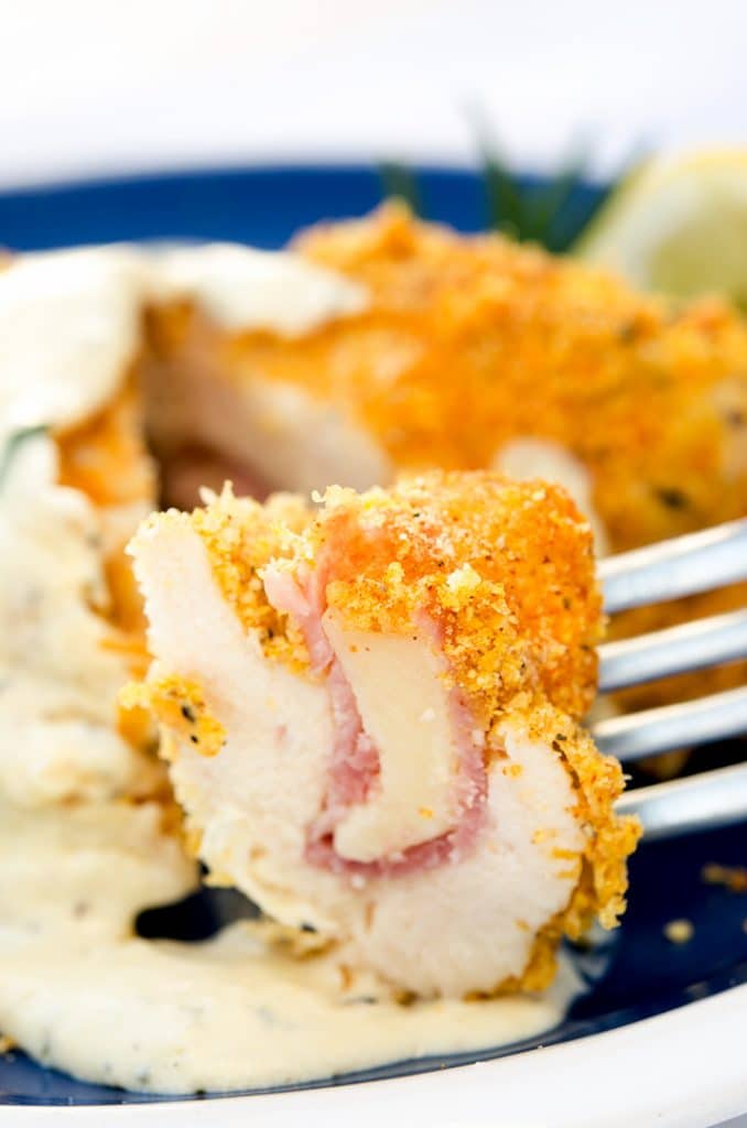 The perfect bite with ham, cheese, chicken and a crunchy crust. Just how chicken cordon bleu should be!
