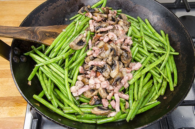 Low carb green beans and mushrooms with bacon