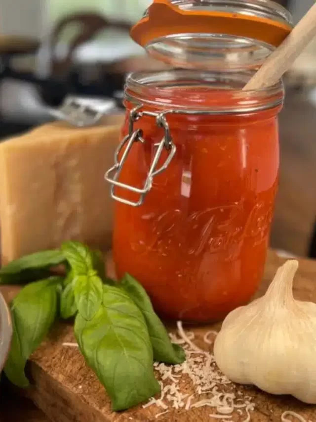 Homemade Tomato Sauce: The Perfect Smooth Recipe