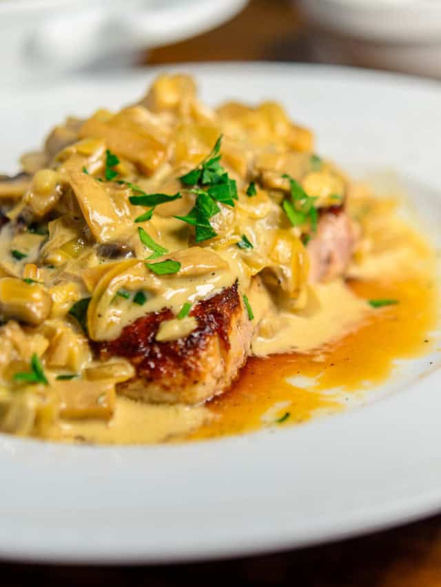 Creamy Smothered Pork Chops Recipe