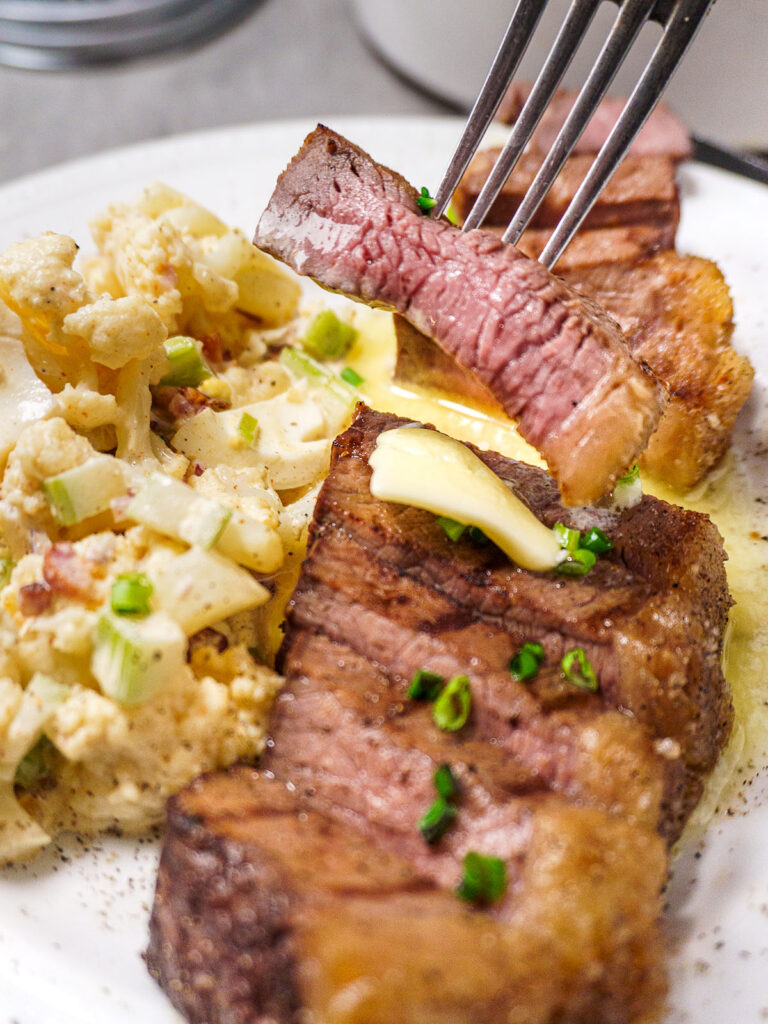 Picanha-Steak-on-the-plate-with-cauliflower
