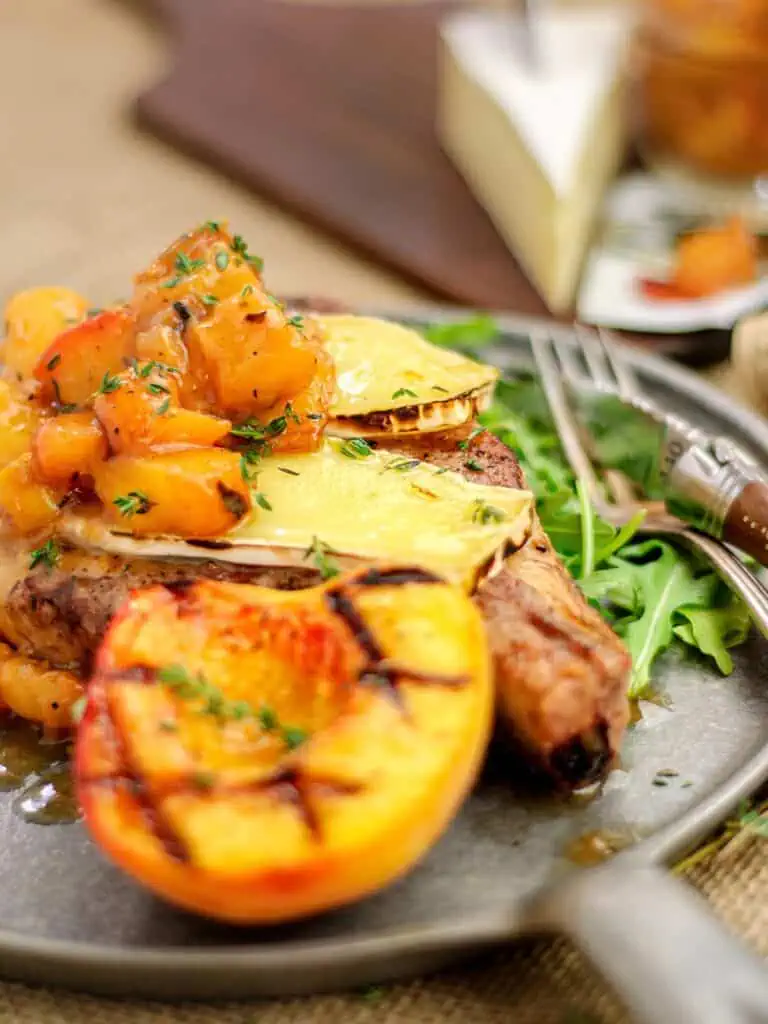 Close-up-image-of-served-grilled-pork-chops